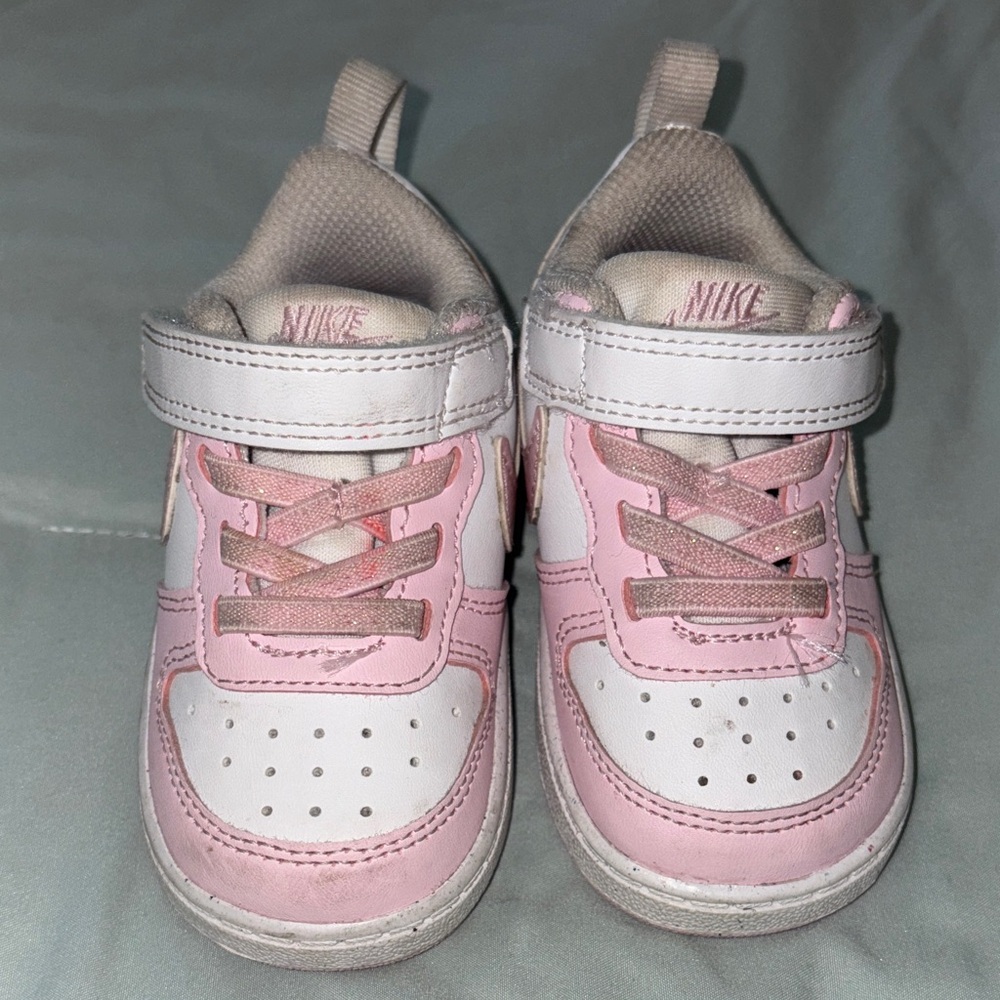 Nike Kids Sneakers in Pink and White